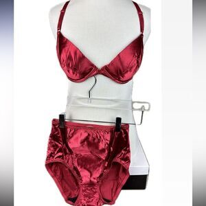 Vintage Victorias Secret Red Satin Second Skin Push Up Bra 34C Medium